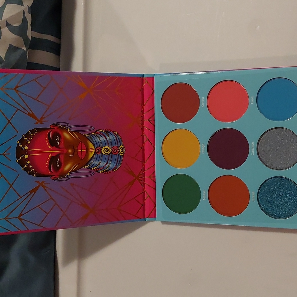 Assorted Makeup - Picture 7 of 11